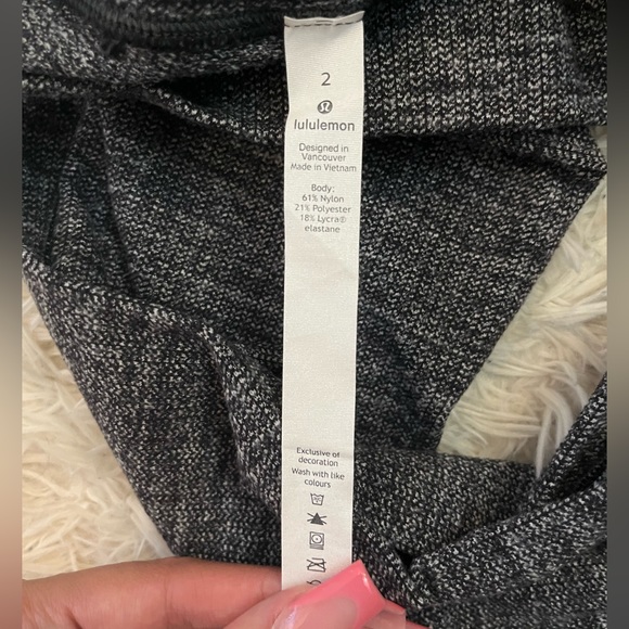 dark grey lululemon leggings - Picture 3 of 3